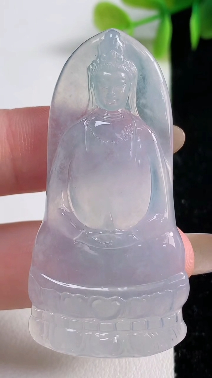 天然A货翡翠素衣观音菩萨吊坠，尺寸55-26.6-5.6，重量:15.62g
11月10日