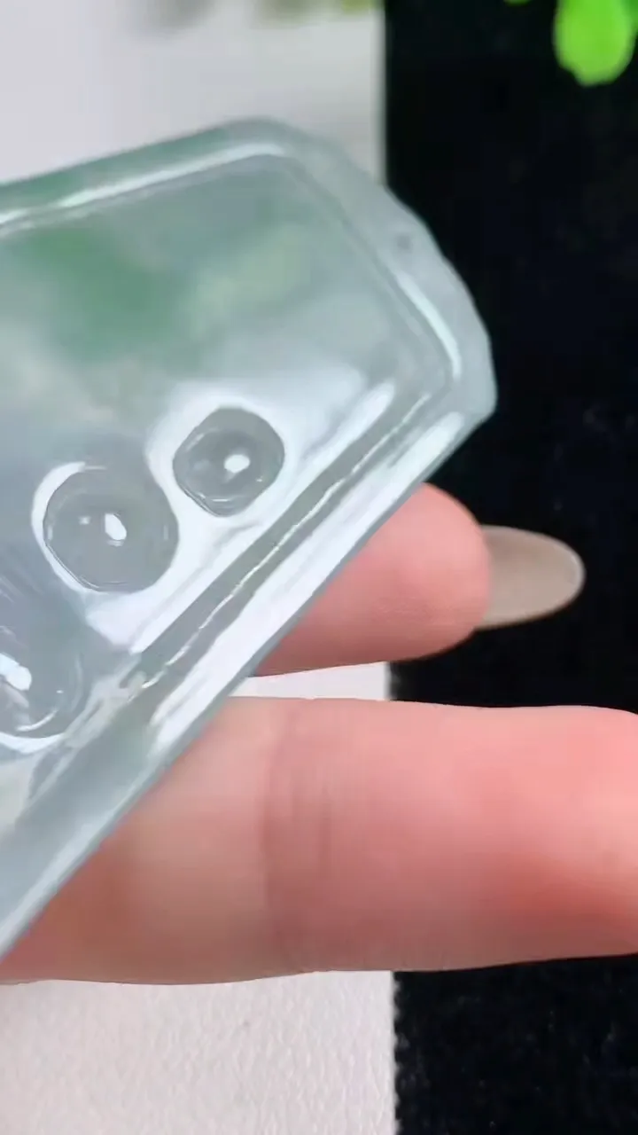 天然A货翡翠普贤菩萨吊坠，尺寸60.6-42.4-5.6，重量:23.30g
11月10日