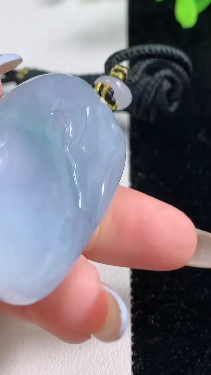 天然A货翡翠春带彩 紫罗兰无相观音菩萨吊坠，尺寸49-27-10.6，重量:38.73g
11月10日