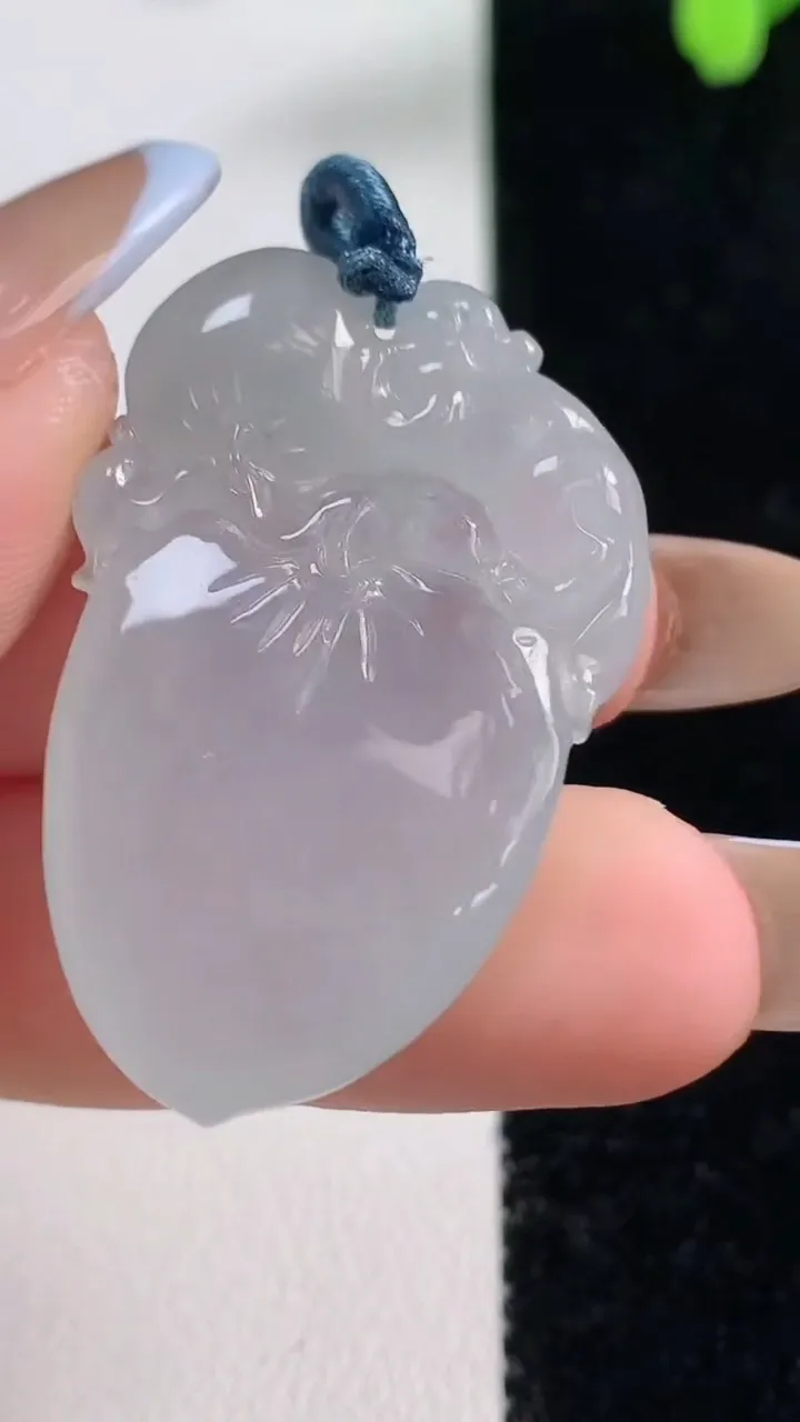 天然A货翡翠福瓜吊坠，尺寸36.5-20.3-7，重量:9.17g
11月10日