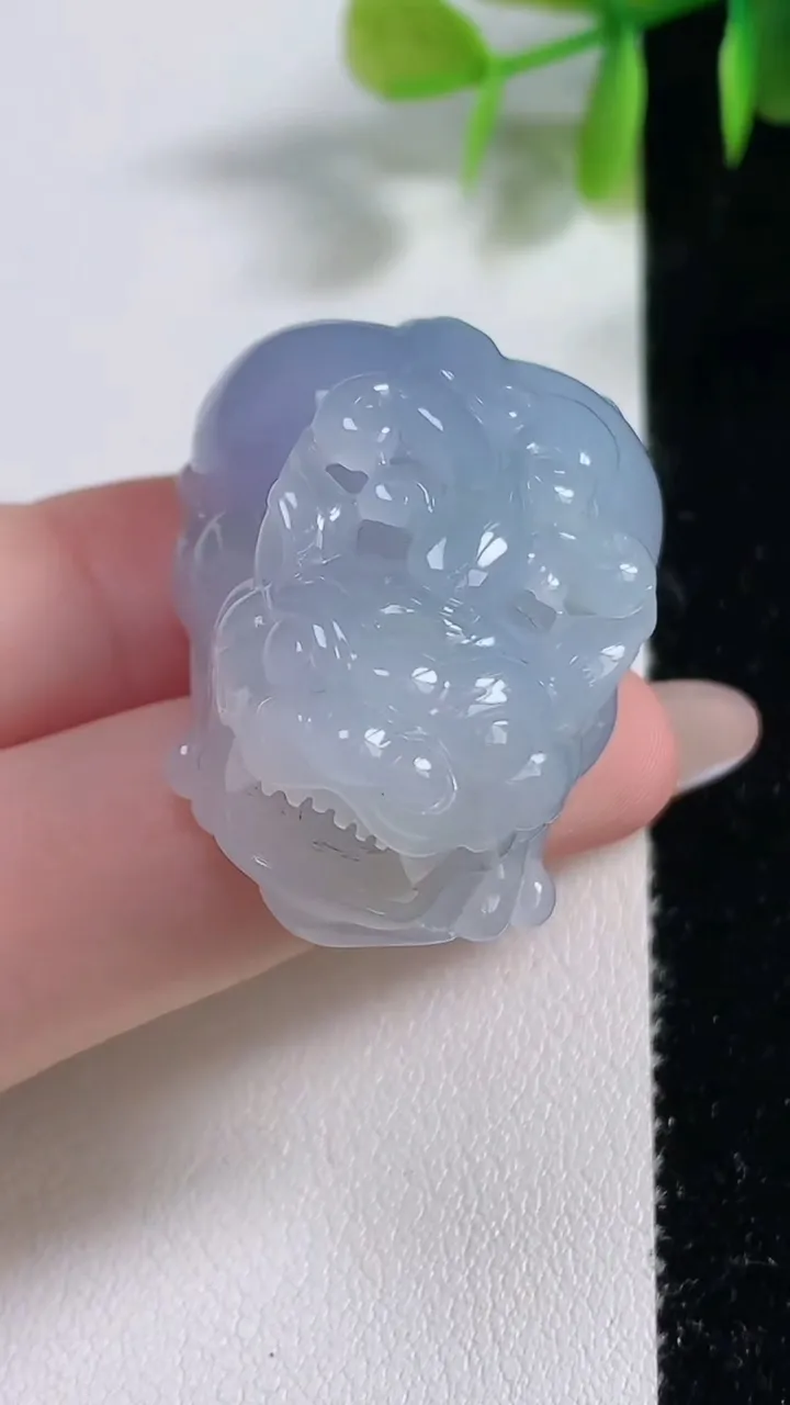 天然A货翡翠冰种紫罗兰貔貅吊坠，尺寸37.5-26.4-18.8，重量:32.96g
11月10日