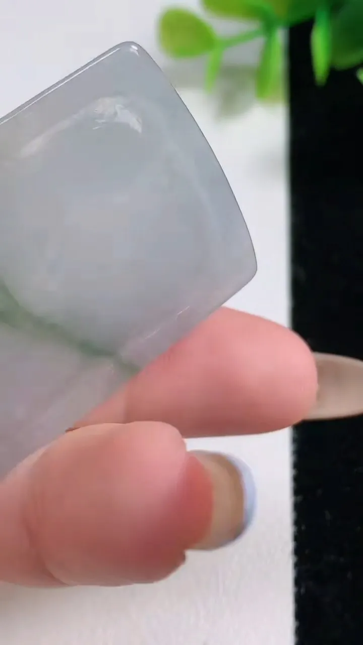 天然A货翡翠冰种飘花普贤菩萨吊坠，尺寸44-30.6-4.8，重量:13.99g
11月10日