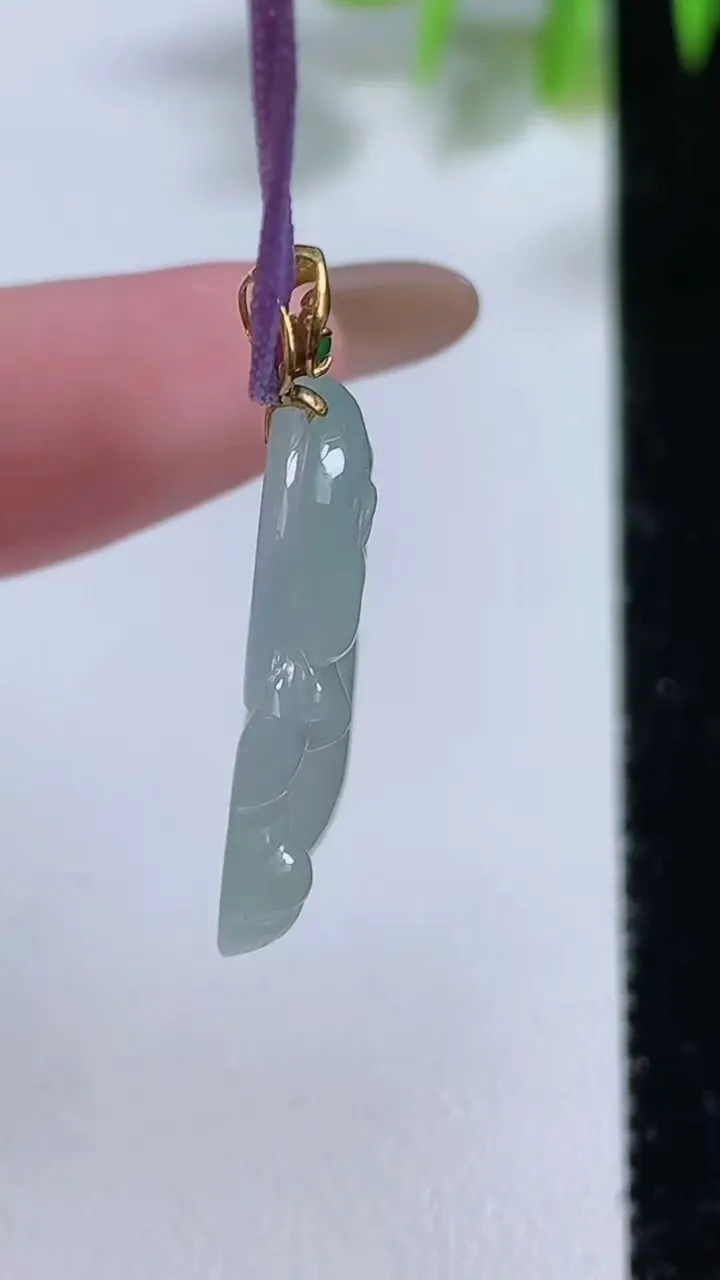 天然A货翡翠种白冰佛公吊坠，尺寸23.8-26.5-4.4，重量:4.14g
11月10日