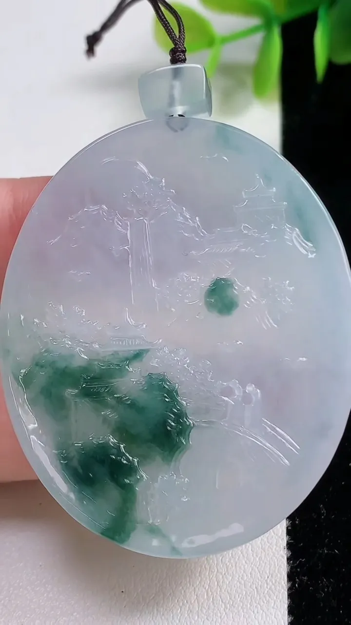 天然A货翡翠牌吊坠，尺寸51-42-5.1，重量:27.06g
11月10日