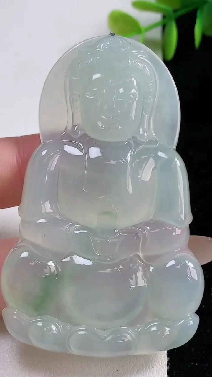 天然A货翡翠正装观音菩萨吊坠，尺寸68.6-42.5-5.7，重量:31.15g
11月10日