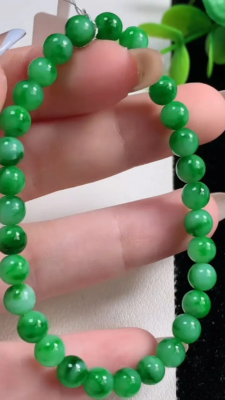 天然A货翡翠小米圆珠手串31颗，尺寸5.6，重量:10.00g11月10日
工厂直销收藏佳品,种好水
