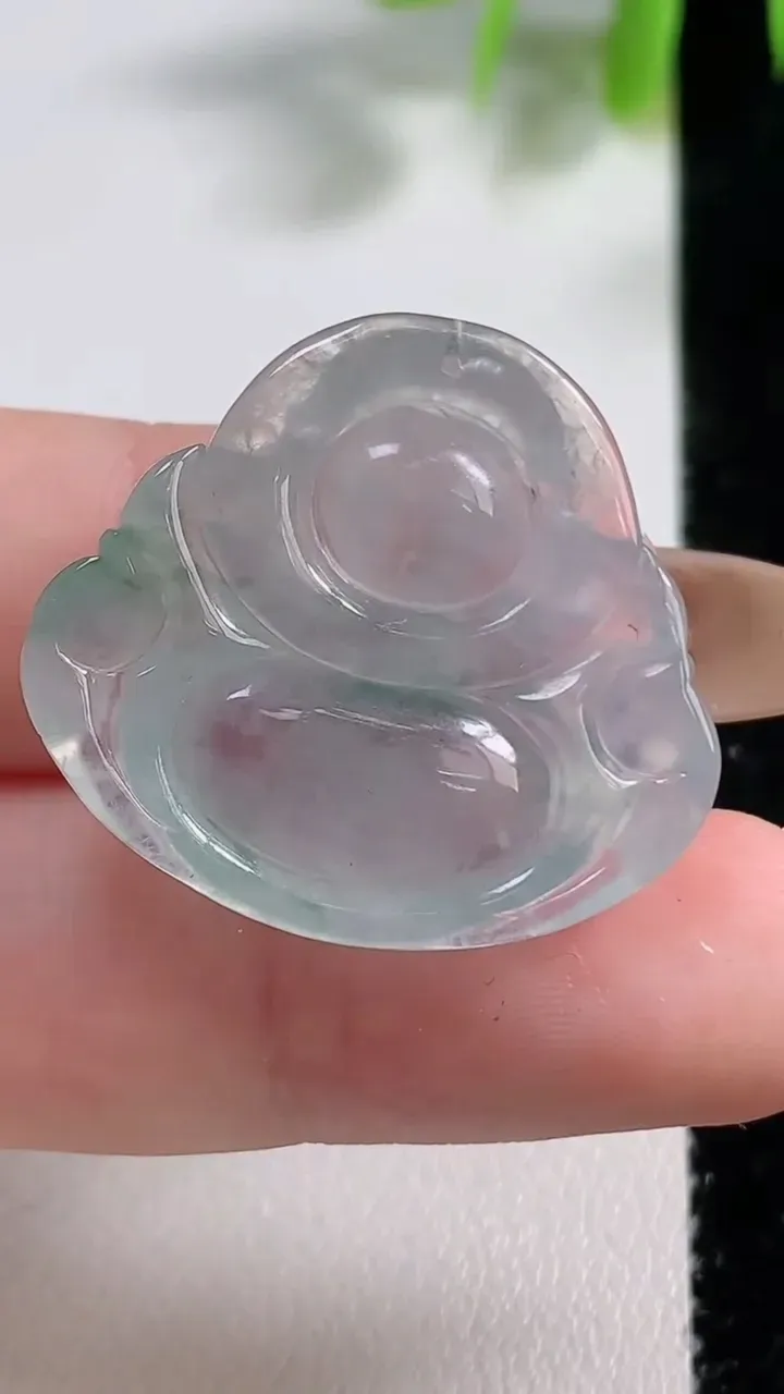 天然A货翡翠冰种飘花佛公吊坠，尺寸24.7-27.7-6.4，重量:6.47g
11月10日