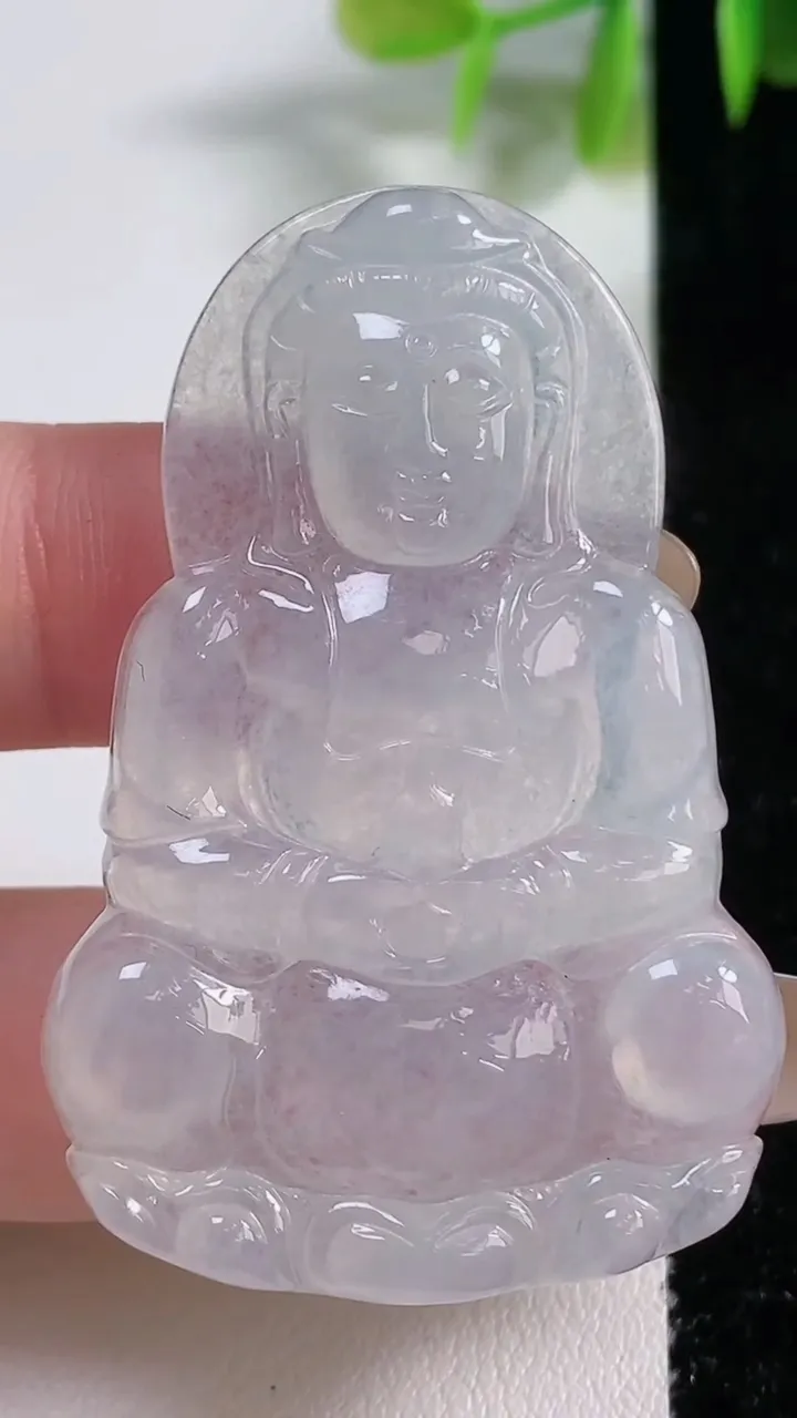 天然A货翡翠正装观音菩萨吊坠，尺寸50.7-33.3-5.3，重量:14.48g
11月10日