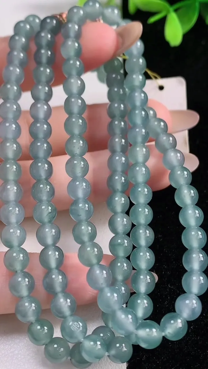 天然A货翡翠圆珠项链108颗，尺寸5.7，重量:37.34g
11月10日