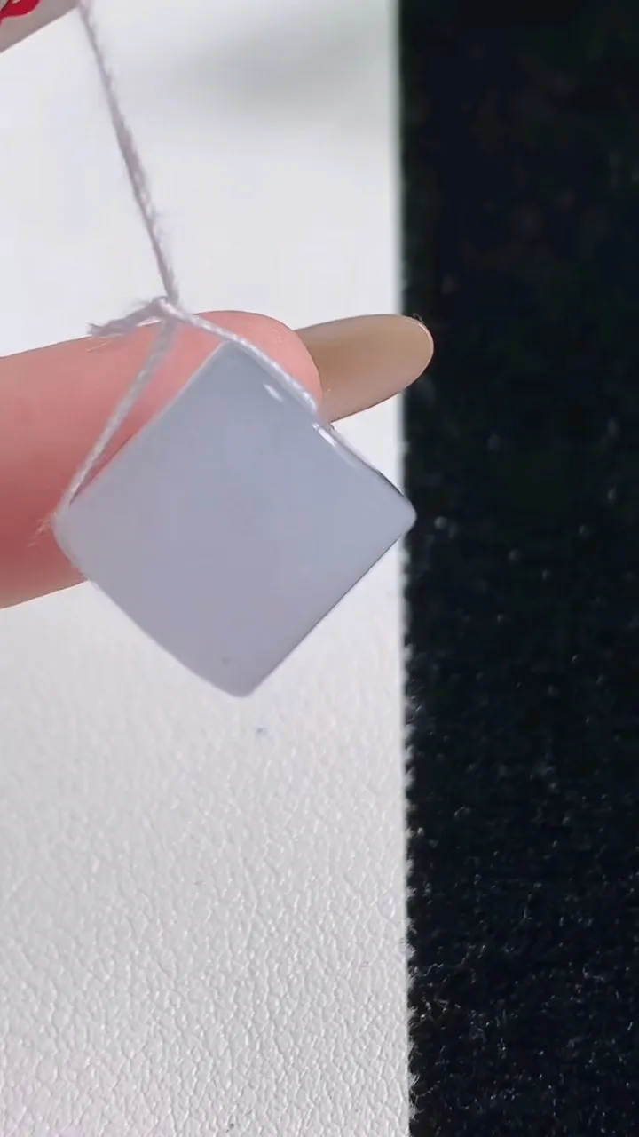 天然A货翡翠冰种路路通吊坠，尺寸13-13.2，重量:6.14g
11月10日