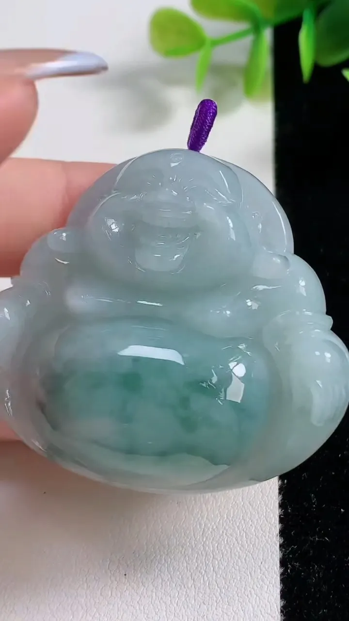 天然A货翡翠冰种飘花佛公吊坠，尺寸44.5-48.8-12.3，重量:38.48g
11月10日