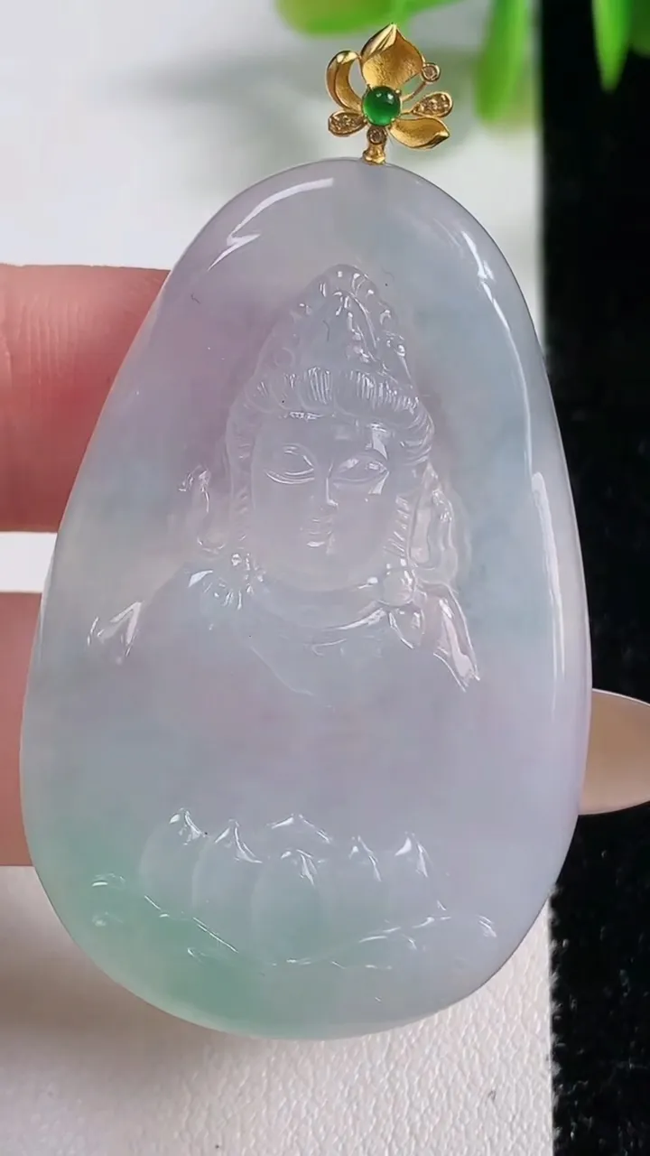 天然A货翡翠观音头吊坠，尺寸47.3-31-4.5，重量:16.28g
11月10日