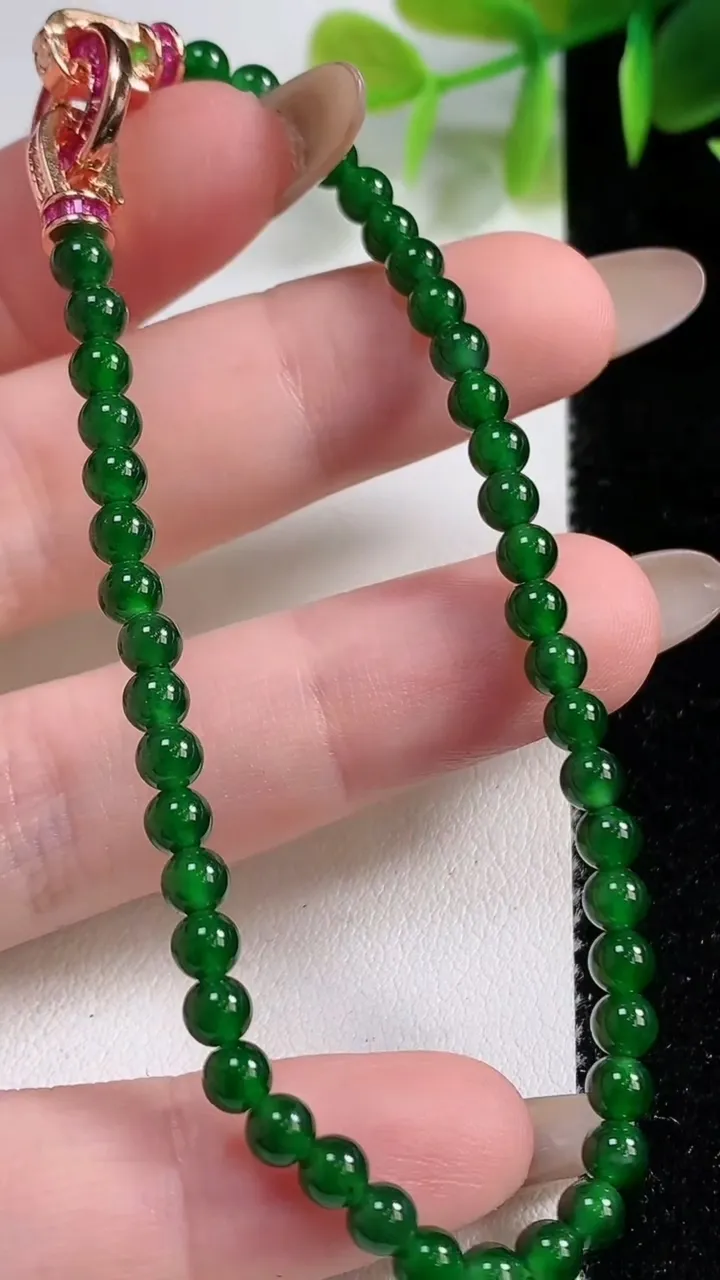 天然A货翡翠小米圆珠手串45颗，尺寸4，重量:6.57g11月10日
工厂直销收藏佳品,种好水足，色
