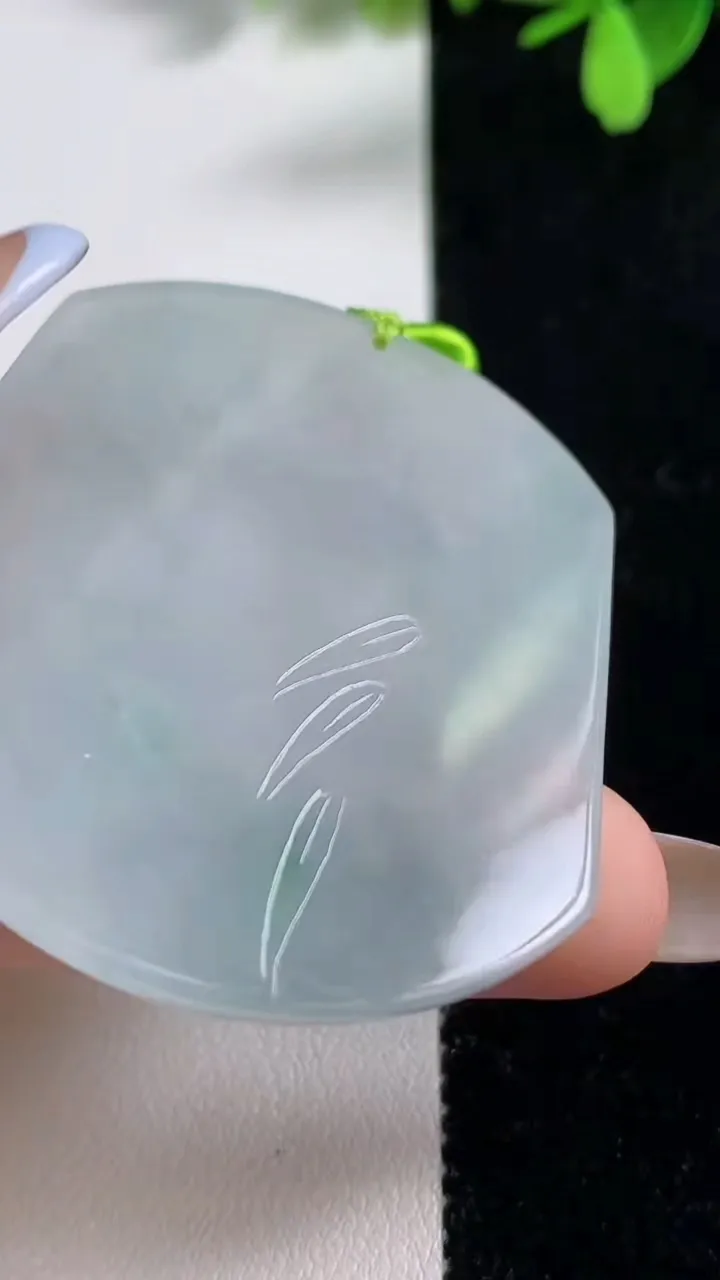 天然A货翡翠山水大日如来吊坠，尺寸50.7-43.4-5.3，重量:24.40g
11月10日