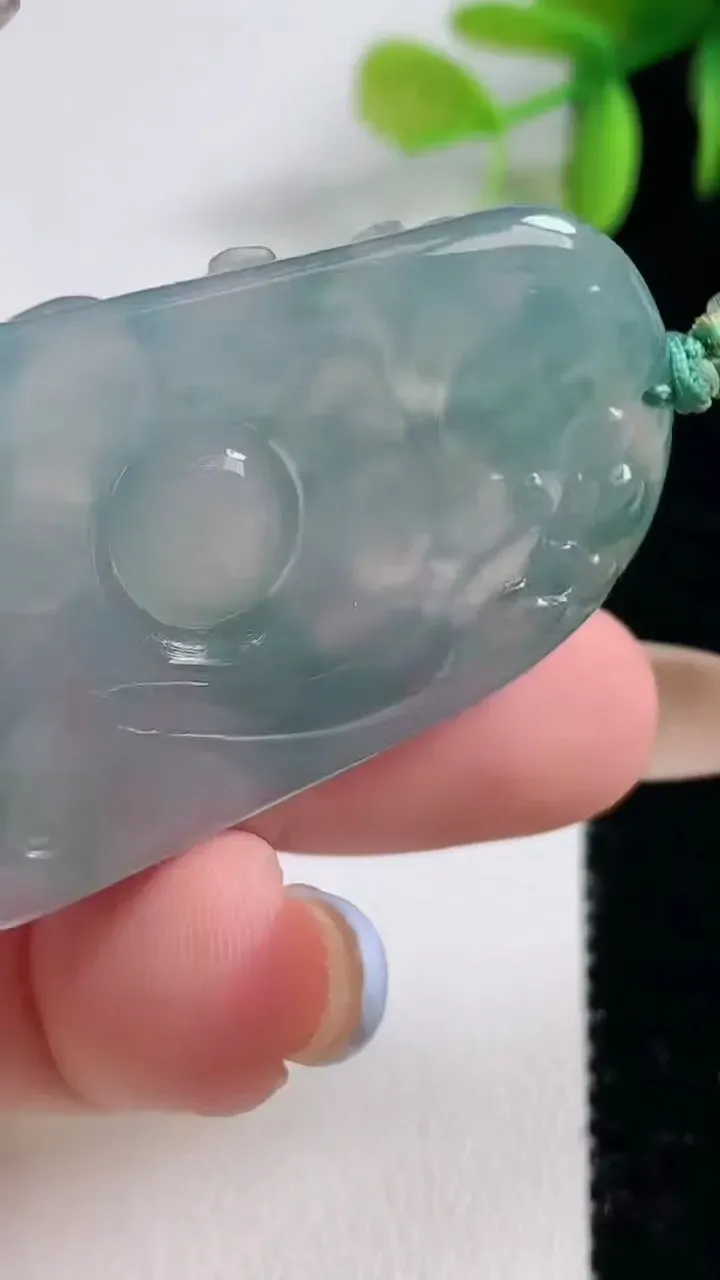 天然A货翡翠冰种飘花逍遥佛公吊坠，尺寸44.7-27.2-5.6，重量:14.51g
11月10日