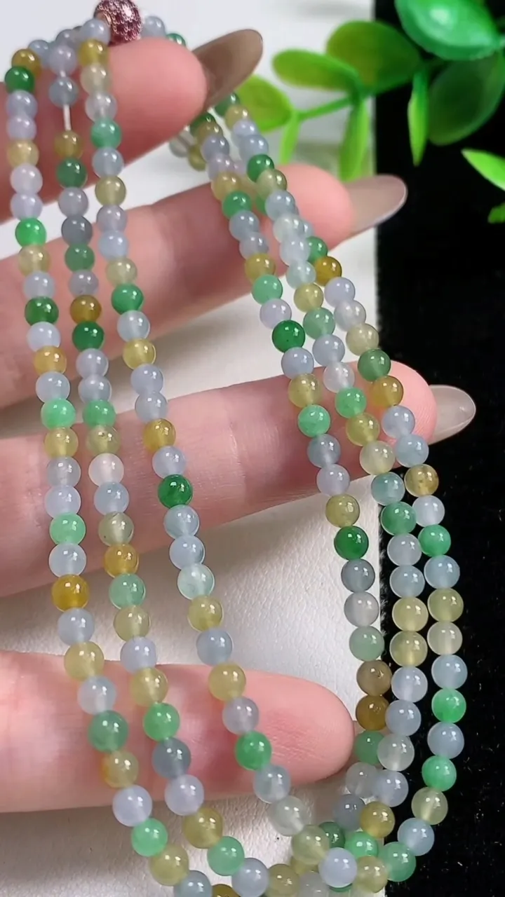 天然A货翡翠冰种三彩小米圆珠项链201颗，尺寸3.6，重量:15.60g
11月10日