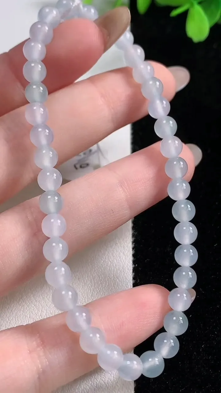 天然A货翡翠小米圆珠手串38颗，尺寸5.5，重量:9.66g11月10日
工厂直销收藏佳品,种好水足