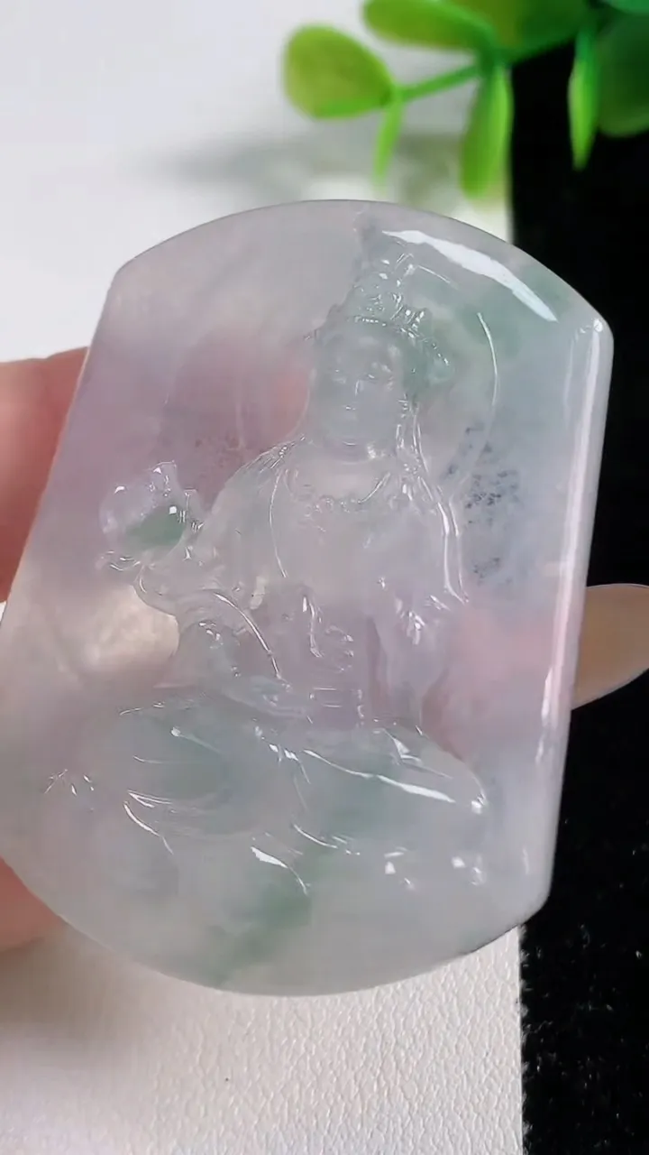 天然A货翡翠冰种飘花大势至观音菩萨吊坠，尺寸49.6-38-6，重量:22.42g
11月10日