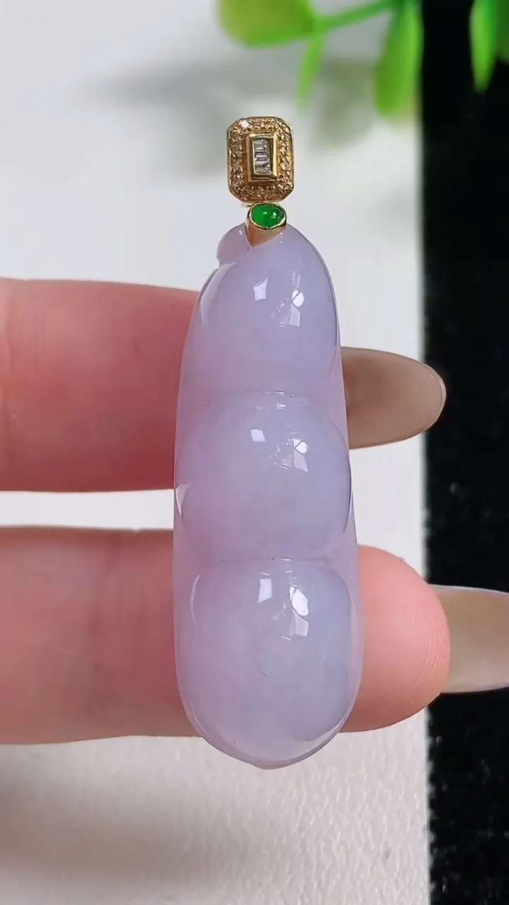 天然A货翡翠种紫罗兰福豆吊坠，尺寸37.6-12.7-11，重量:10.05g
11月10日