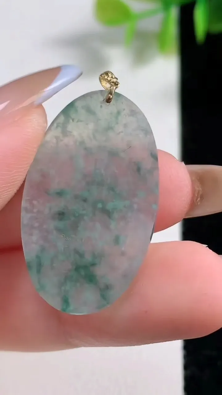 天然A货翡翠种飘花无事牌吊坠，尺寸32.2-19-2.1，重量:3.67g
11月10日