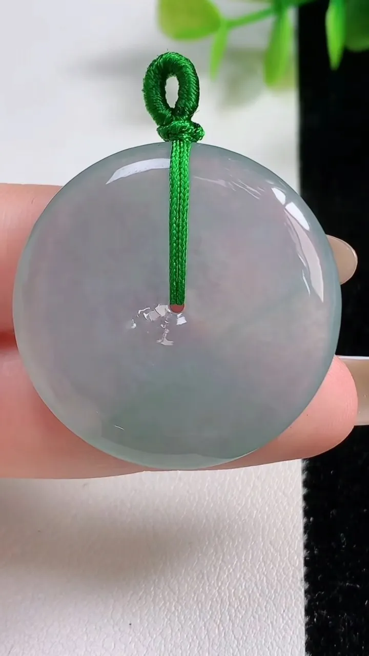 天然A货翡翠平安扣吊坠，尺寸33.6-5.6，重量:13.50g
11月10日