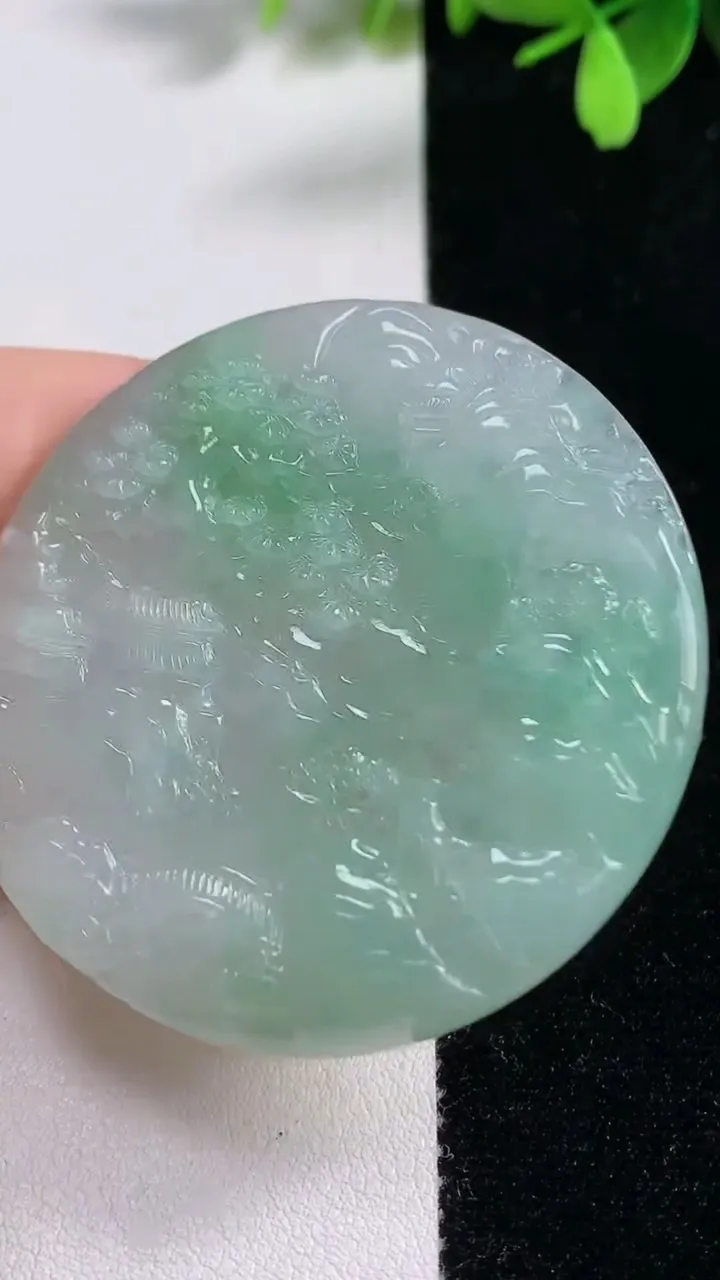 天然A货翡翠山水牌吊坠，尺寸51.6-5.3，重量:30.48g
11月10日