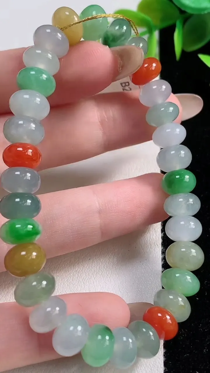 天然A货翡翠种三彩算盘珠手串32颗，尺寸8.2-6，重量:26.44g11月10日
工厂直销收藏佳品