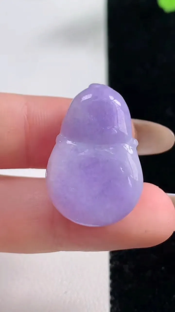 天然A货翡翠冰种紫罗兰葫芦吊坠，尺寸27.3-18.3-9.2，重量:8.87g
11月10日