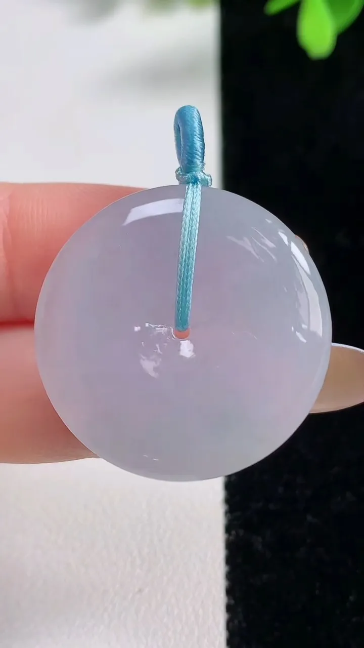 天然A货翡翠平安扣吊坠，尺寸29-5.1，重量:9.11g
11月10日