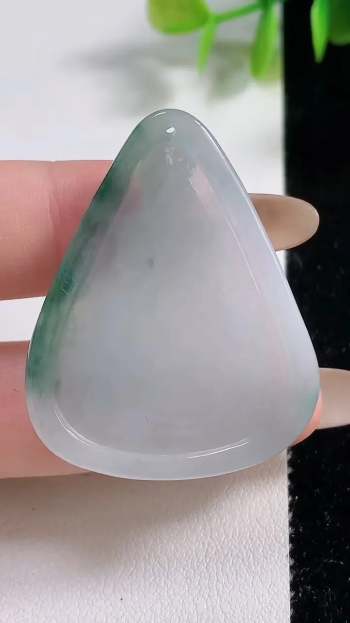 天然A货翡翠冰种飘花普贤菩萨吊坠，尺寸41-33-4.2，重量:9.56g
11月10日