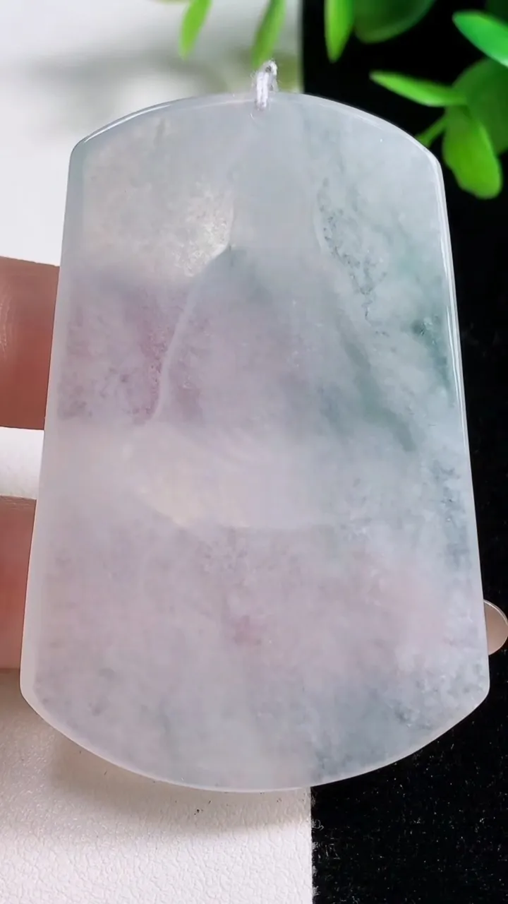 天然A货翡翠冰种飘花观音菩萨吊坠，尺寸63.6-42.5-4.8，重量29.60g
11月10日