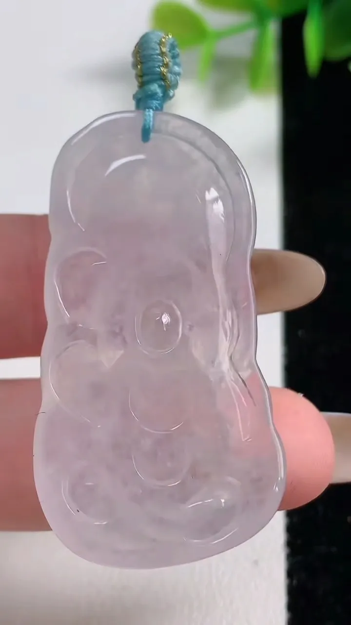 天然A货翡翠大势至观音菩萨吊坠，尺寸45.4-24.3-7.2，重量:13.28g
11月10日