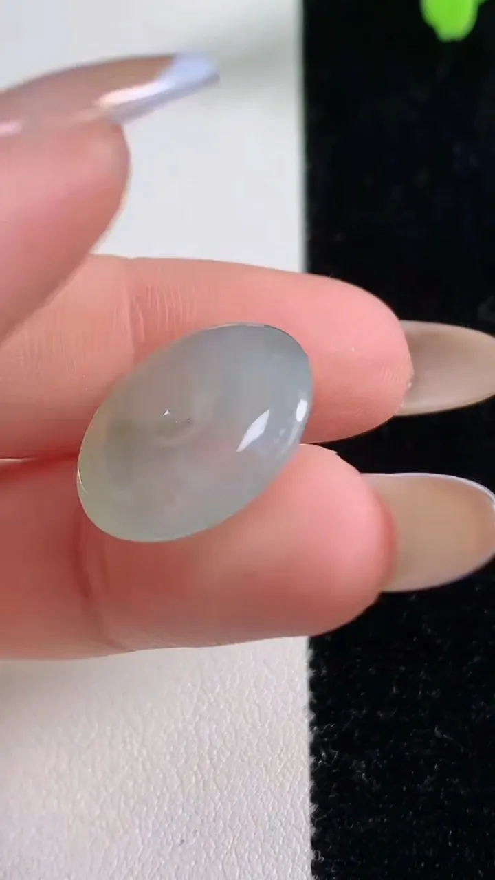 天然A货翡翠小平安扣吊坠，尺寸18.8-4.7，重量:3.48g
11月10日