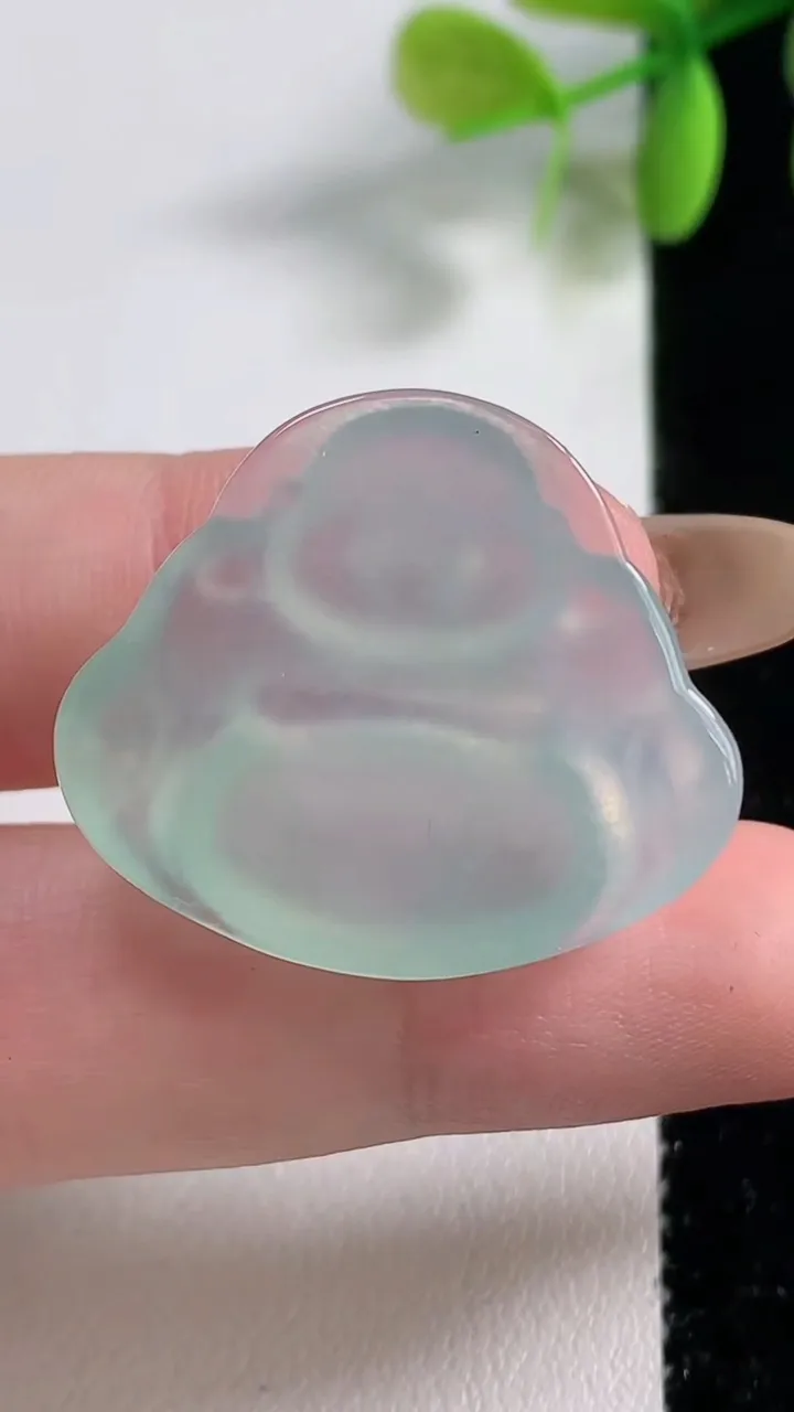 天然A货翡翠佛公吊坠，尺寸25.4-29.7-6.3，重量:8.16g
11月10日