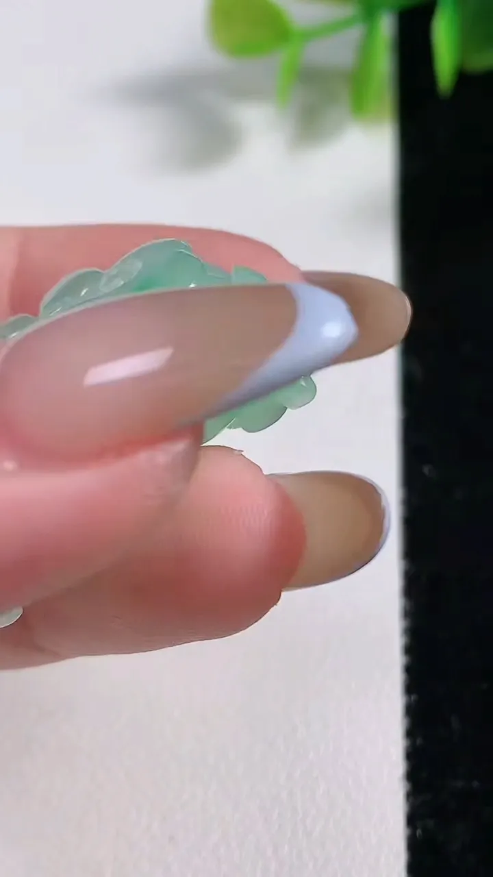 天然A货翡翠貔貅吊坠，尺寸34-19-12，重量:18.11g
11月10日