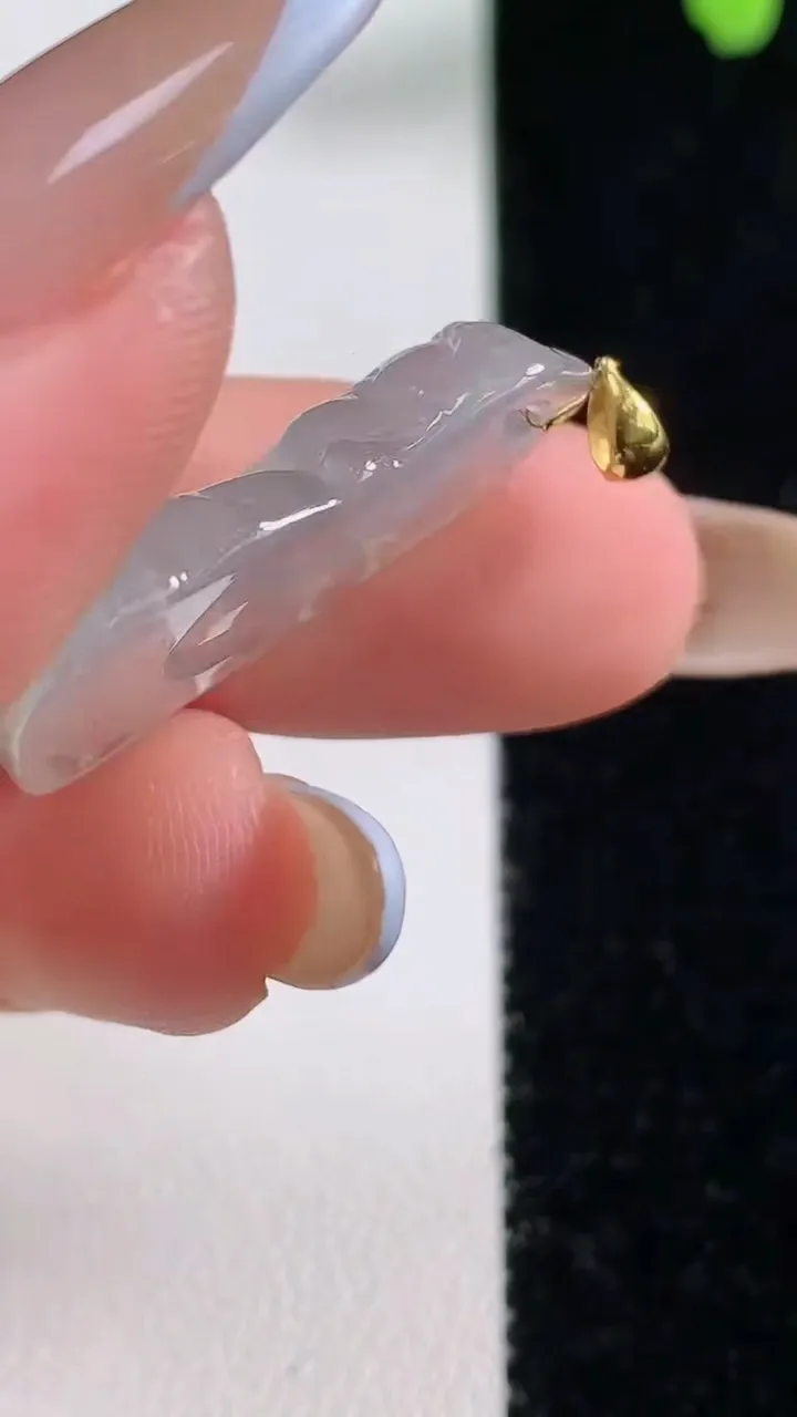 天然A货翡翠宝宝佛吊坠，尺寸27-17.3-5.6，重量:4.45g
11月10日