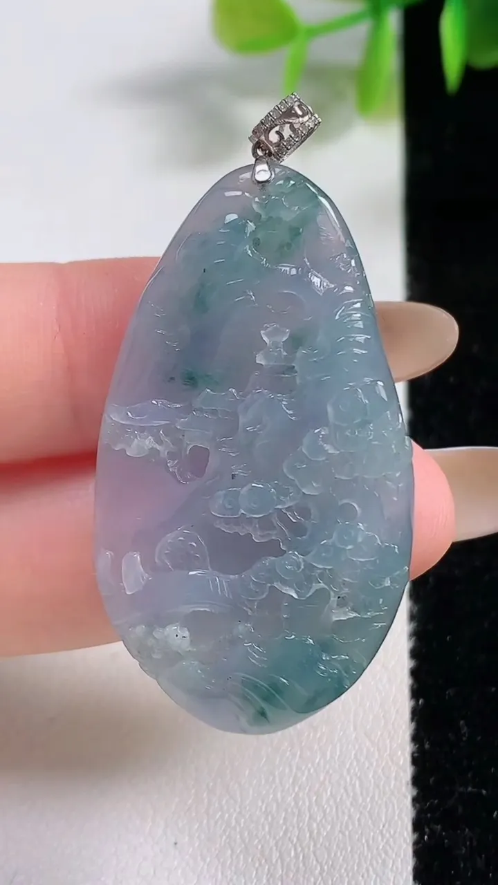 天然A货翡翠春带彩 紫罗兰白菜吊坠，尺寸34.6-16.8-13.7，重量:17.27g
11月10