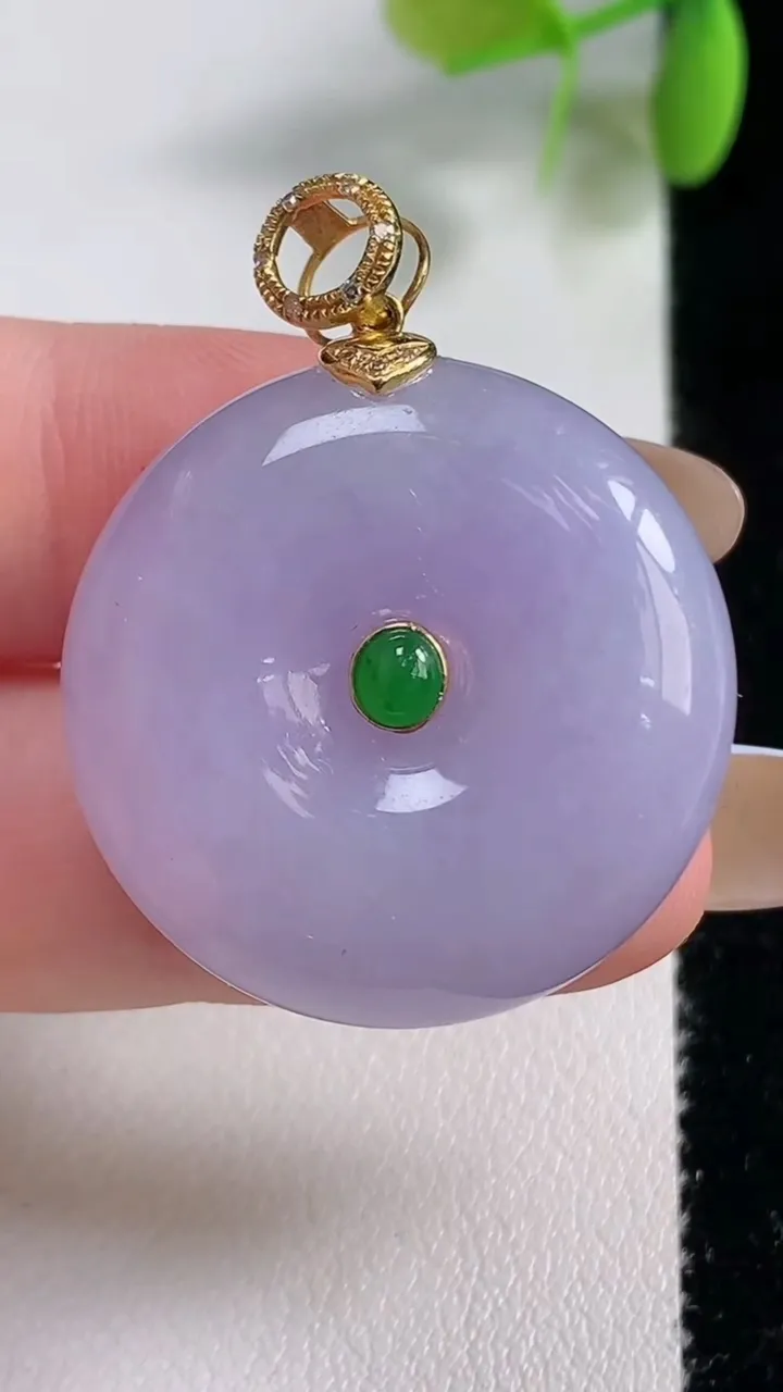 天然A货翡翠种紫罗兰平安扣吊坠，尺寸28-9.6，重量:17.21g
11月10日