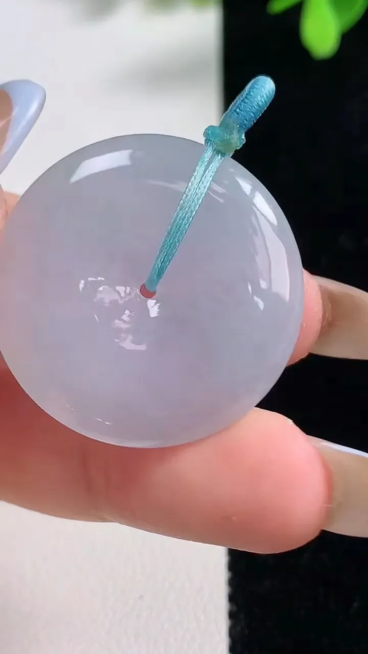 天然A货翡翠平安扣吊坠，尺寸29-5.1，重量:9.11g
11月10日