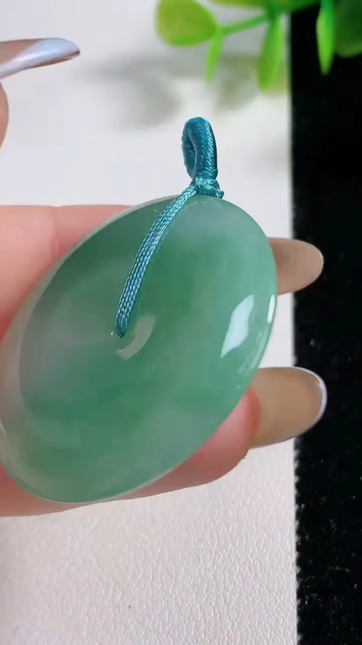 天然A货翡翠平安扣吊坠，尺寸35-5.8，重量:14.96g
11月10日