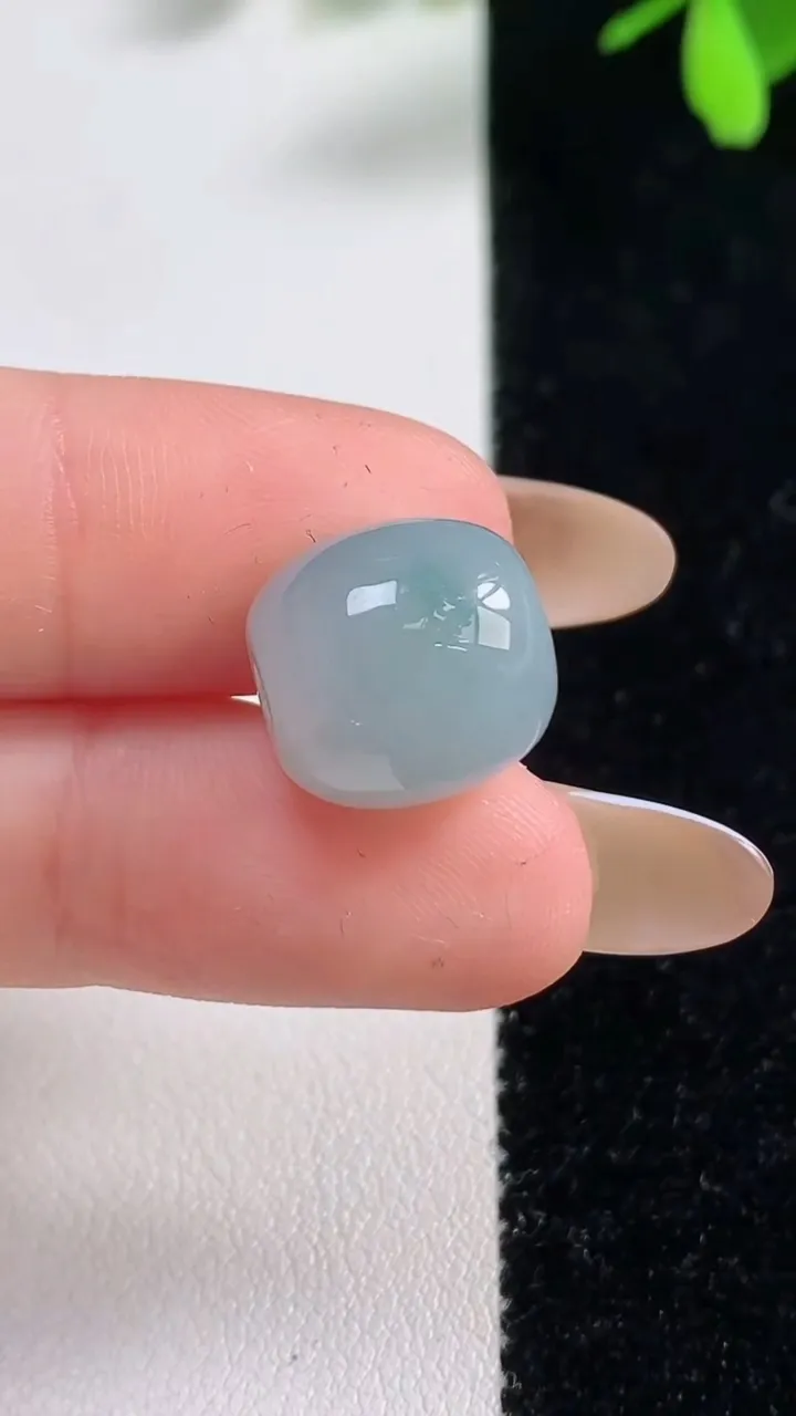 天然A货翡翠冰种紫罗兰路路通吊坠，尺寸12.5-12.7，重量:4.07g
11月10日