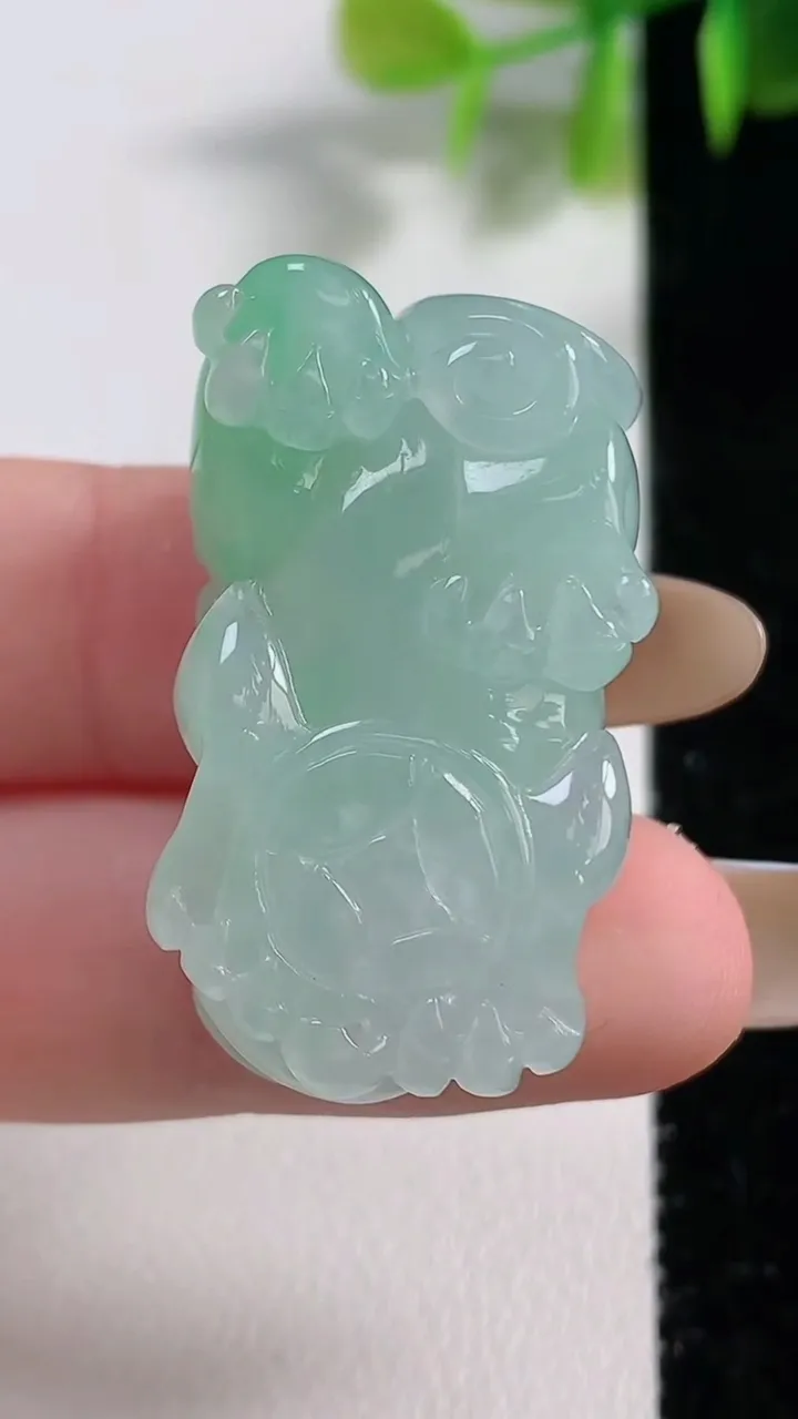 天然A货翡翠貔貅吊坠，尺寸34-19-12，重量:18.11g
11月10日