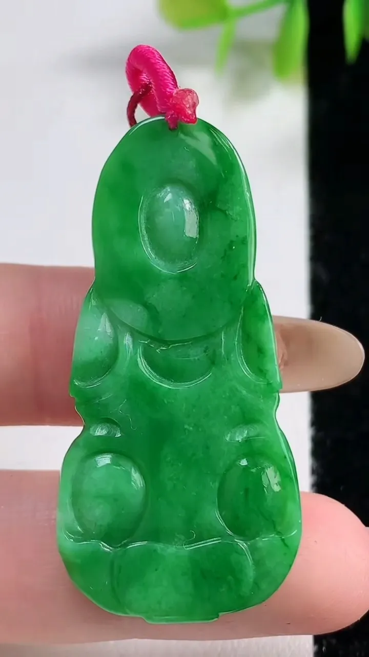 天然A货翡翠正装观音菩萨吊坠，尺寸44.6-21.5-5.1，重量:9.13g
11月10日