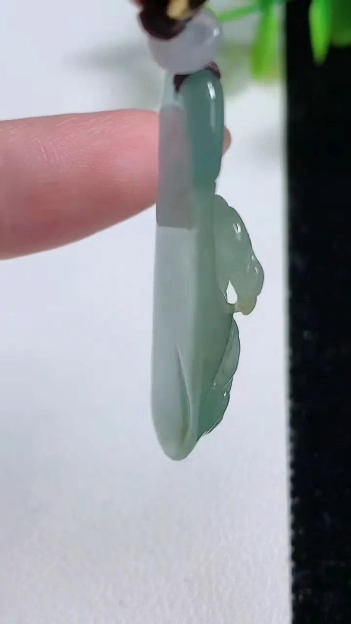 天然A货翡翠花开富贵吊坠，尺寸43.8-21-8.3，重量:13.53g
11月10日