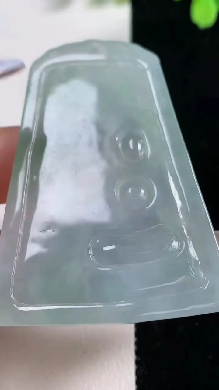 天然A货翡翠普贤菩萨吊坠，尺寸60.6-42.4-5.6，重量:23.30g
11月10日