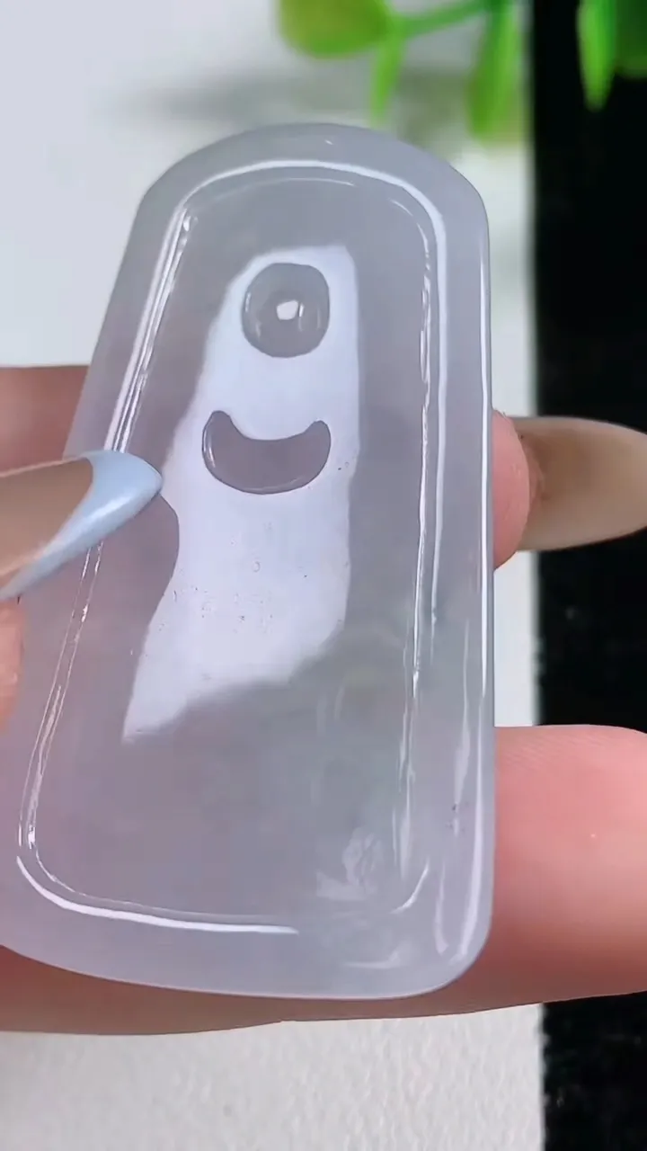 天然A货翡翠大日如来吊坠，尺寸48.7-24.2-5.4，重量:14.35g
11月10日