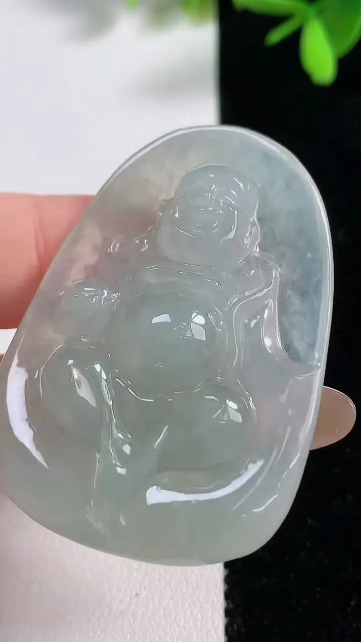 天然A货翡翠逍遥佛公吊坠，尺寸48.2-33.5-7，重量:17.62g
11月10日