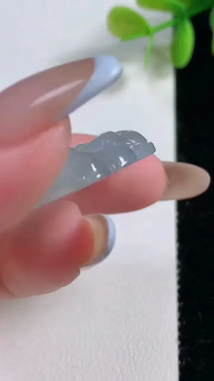 天然A货翡翠种飘花佛公吊坠，尺寸31-33.2-7，重量:10.17g
11月10日