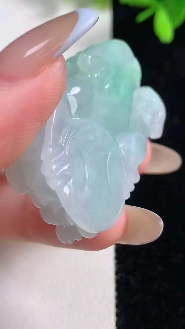 天然A货翡翠霸王貔貅吊坠，尺寸43-25.5-13.2，重量:33.06g
11月10日