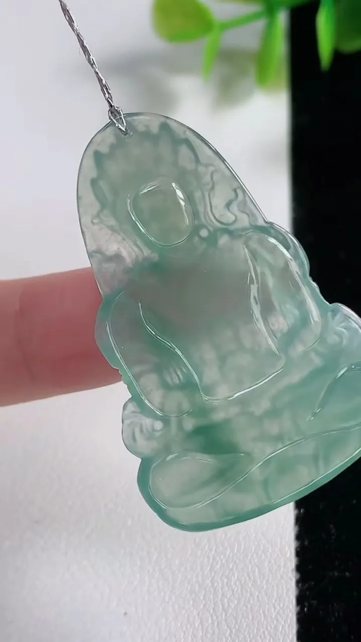 天然A货翡翠冰种飘花度母观音菩萨吊坠，尺寸42-28.2-3.8，重量:7.85g
11月10日